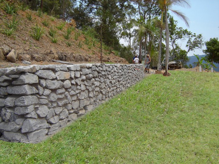 ConstruPedras - Muro de contenção em pedra argamassada