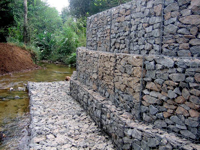 Ampliação do muro de pedra rachão – Ponte Pedras