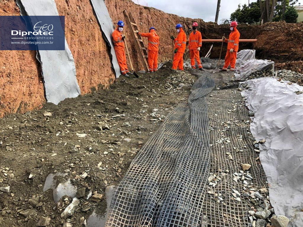 Quais são os benefícios de usar geogrelhas em projetos de engenharia ...